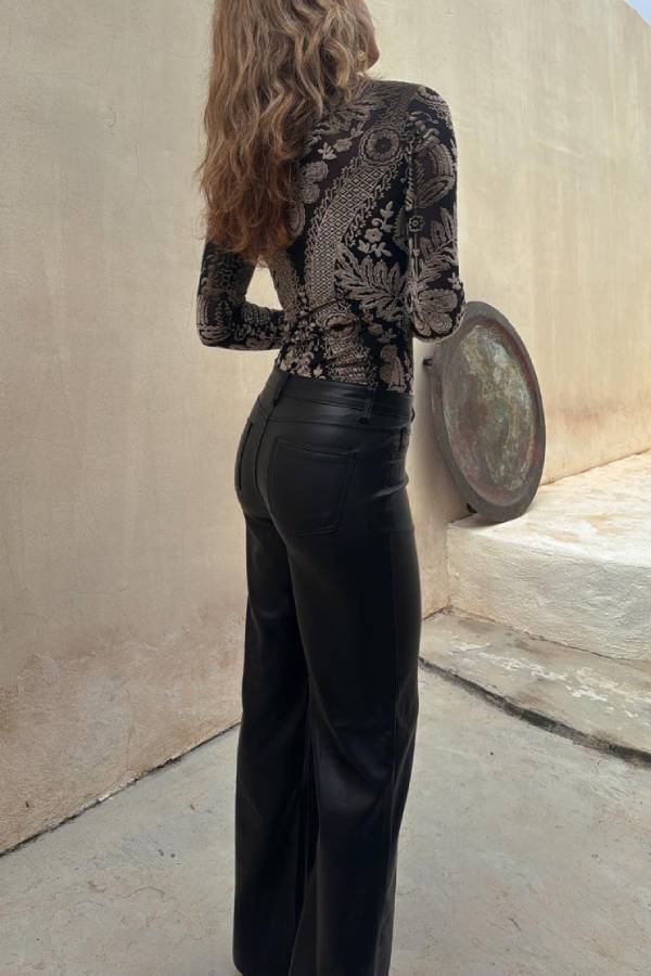 Well Tailored Garment with a Graceful Silhouette