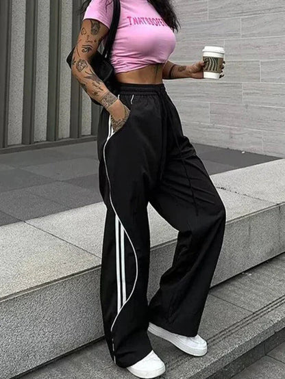 Effortlessly Elegant Pants with a Timeless Design