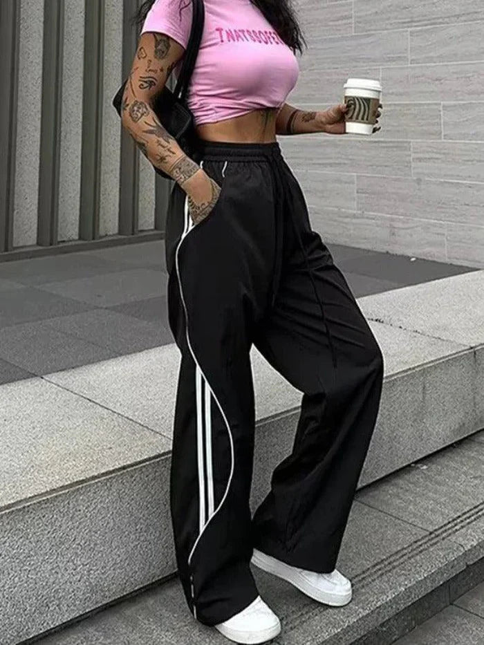 Effortlessly Elegant Pants with a Timeless Design