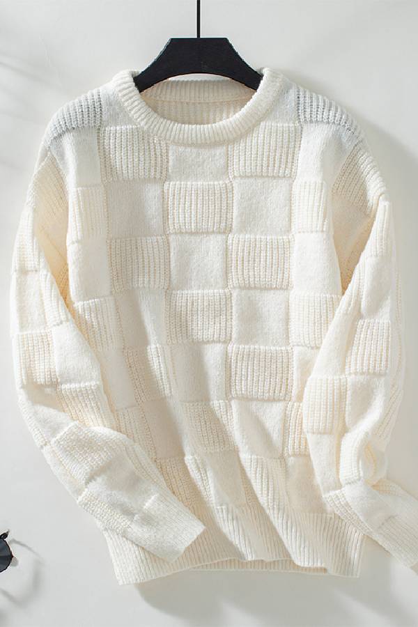 Effortlessly Elegant Sweater with a Timeless Design