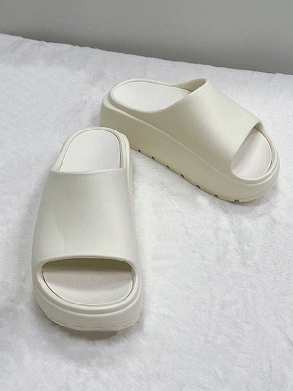 Well Tailored Shoes with a Graceful Silhouette