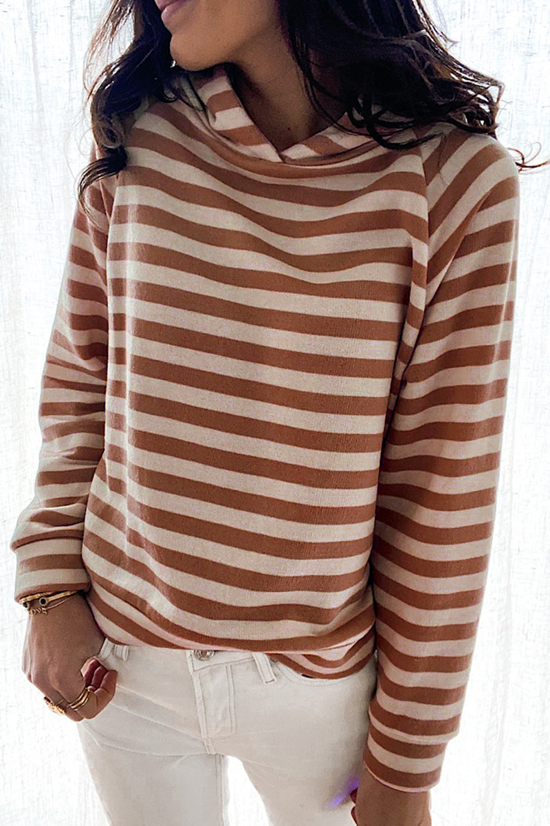 Well Tailored Top with a Graceful Silhouette