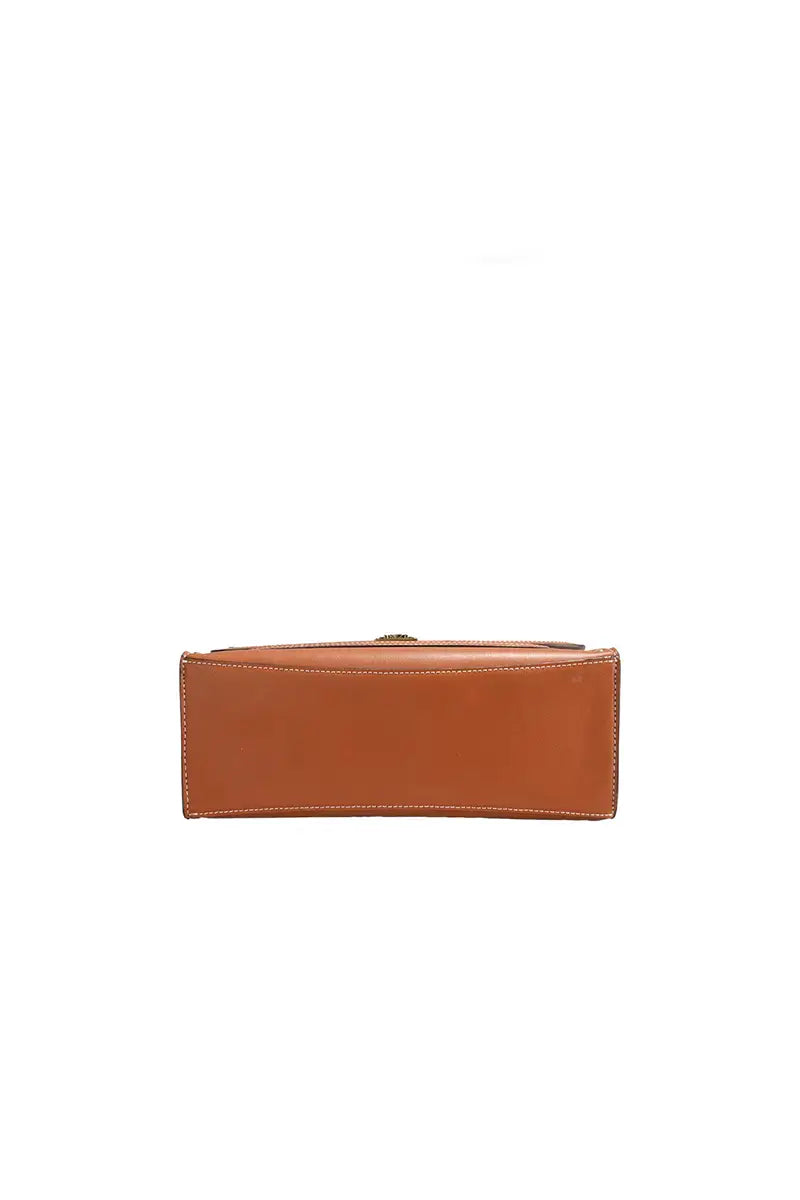 Gracefully Styled Bag for Any Occasion