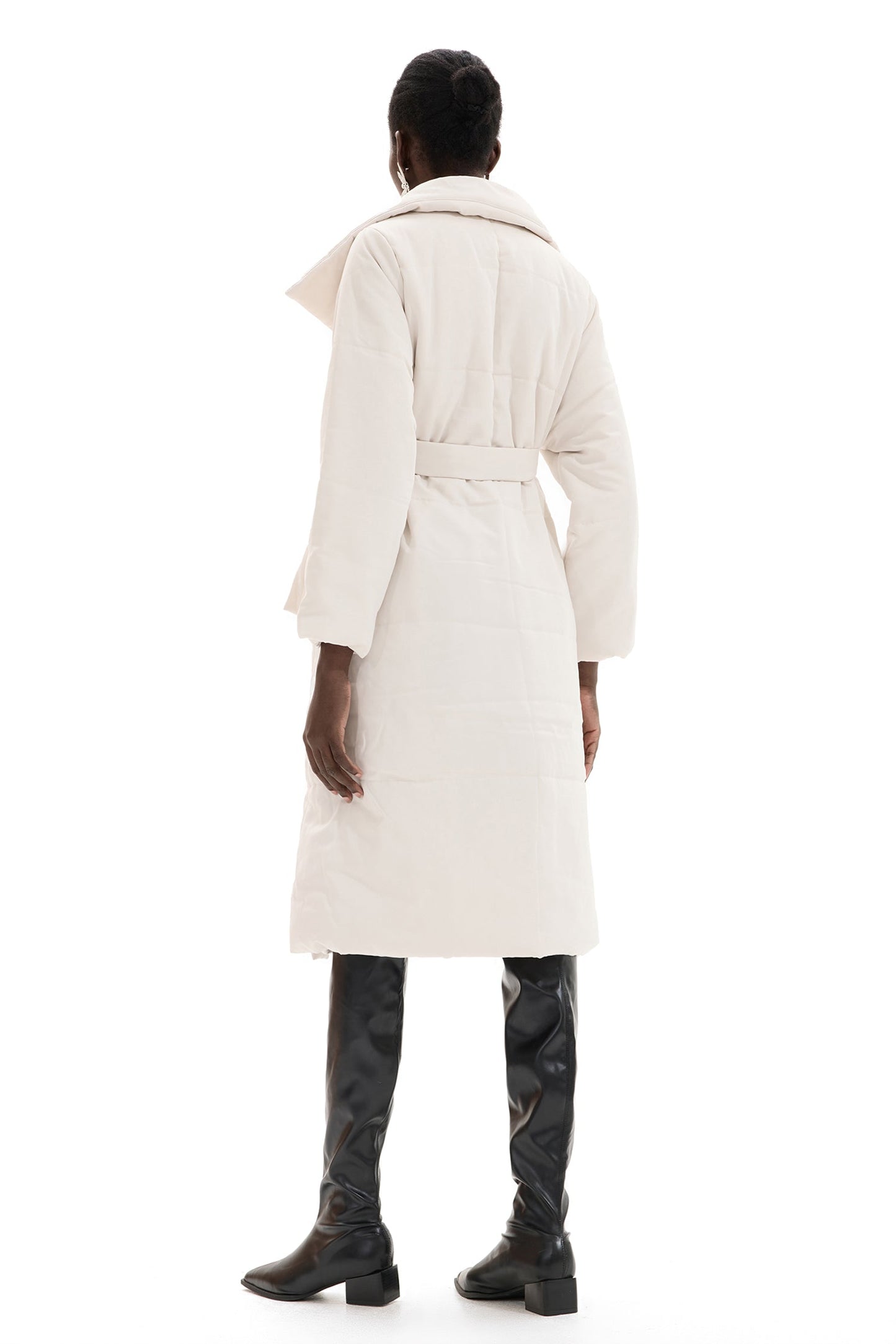 Effortlessly Elegant Coat with a Timeless Design