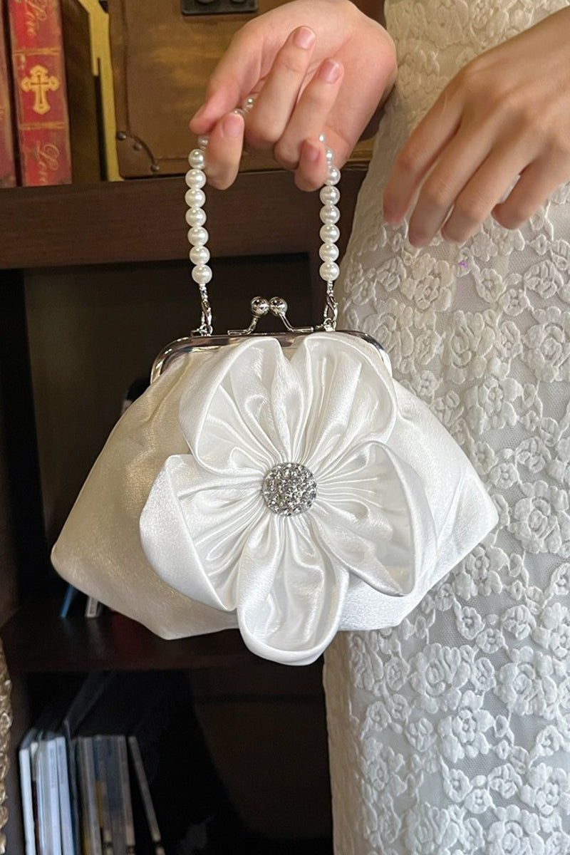 Well Tailored Bag with a Graceful Silhouette