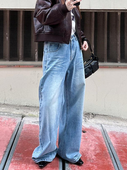 Well Tailored Bag with a Graceful Silhouette