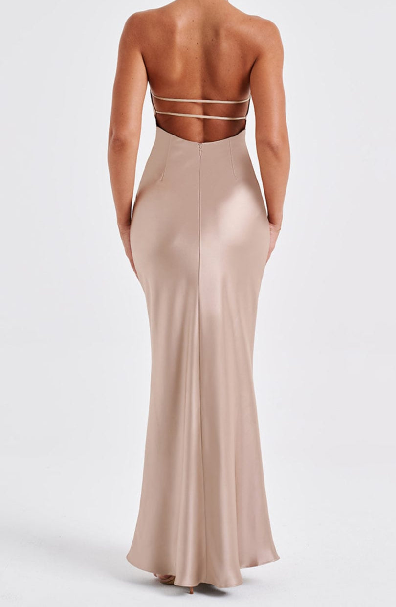 Gracefully Styled Dress for Any Occasion