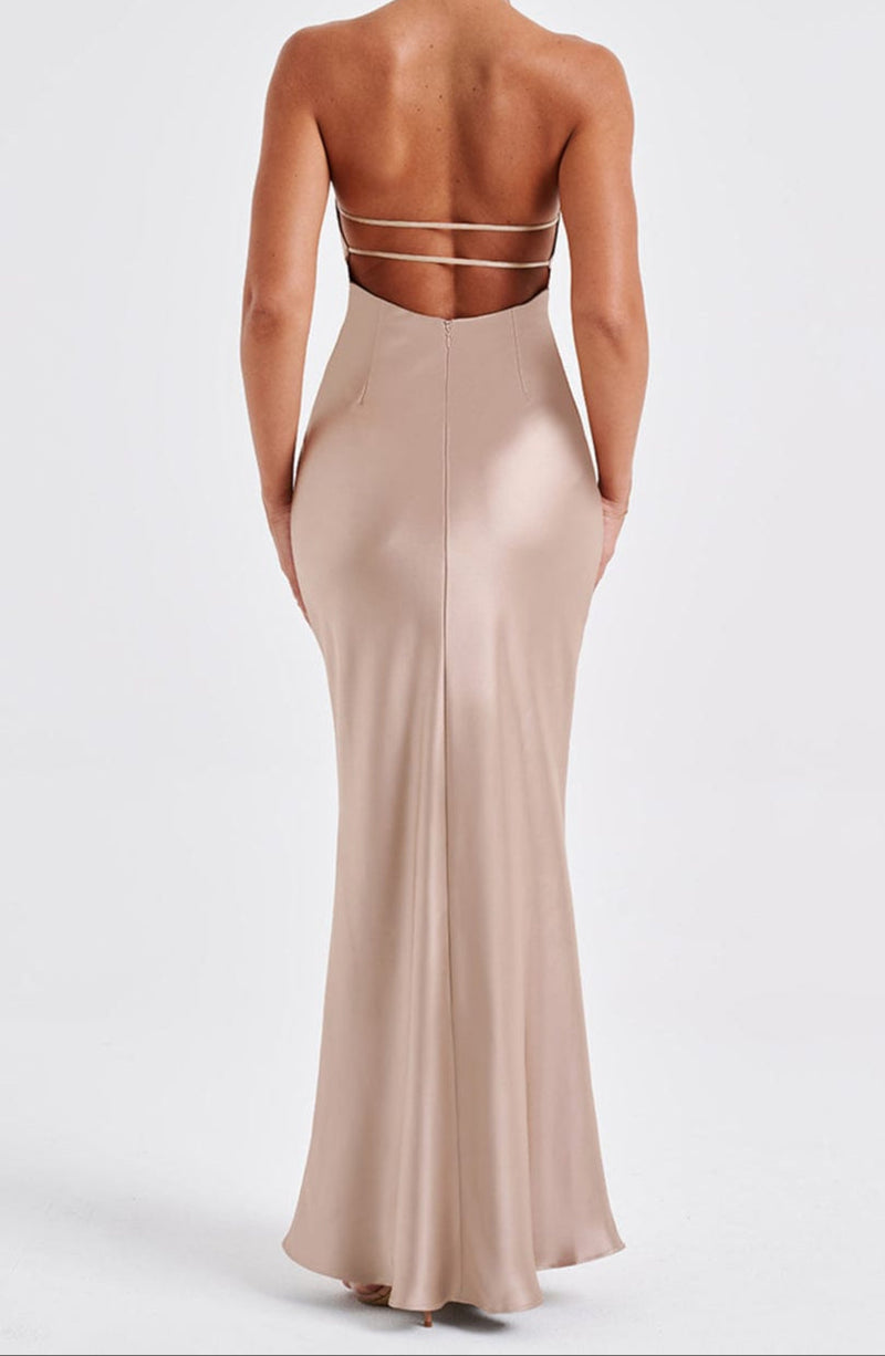 Gracefully Styled Dress for Any Occasion