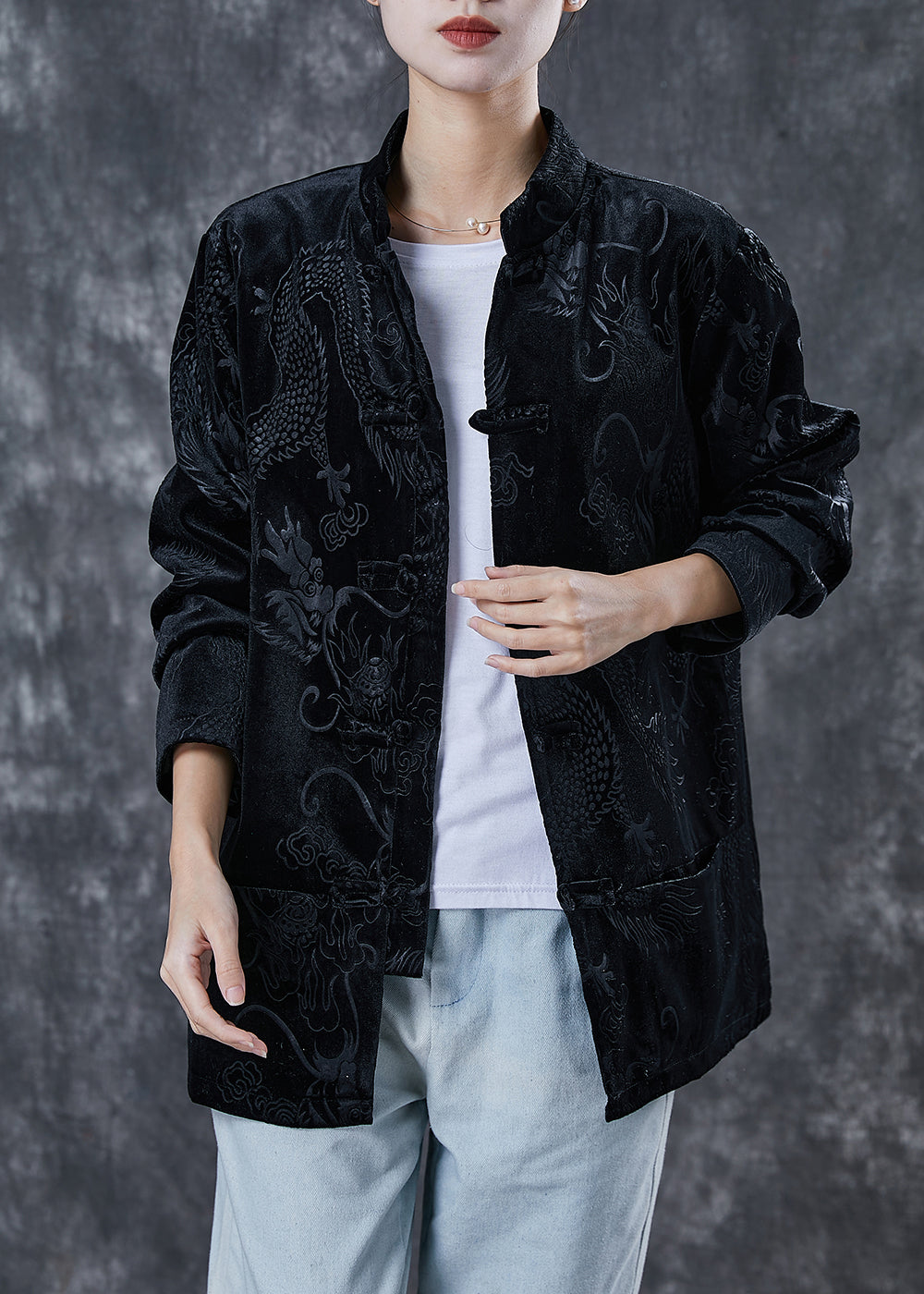 Well Tailored Jacket with a Graceful Silhouette