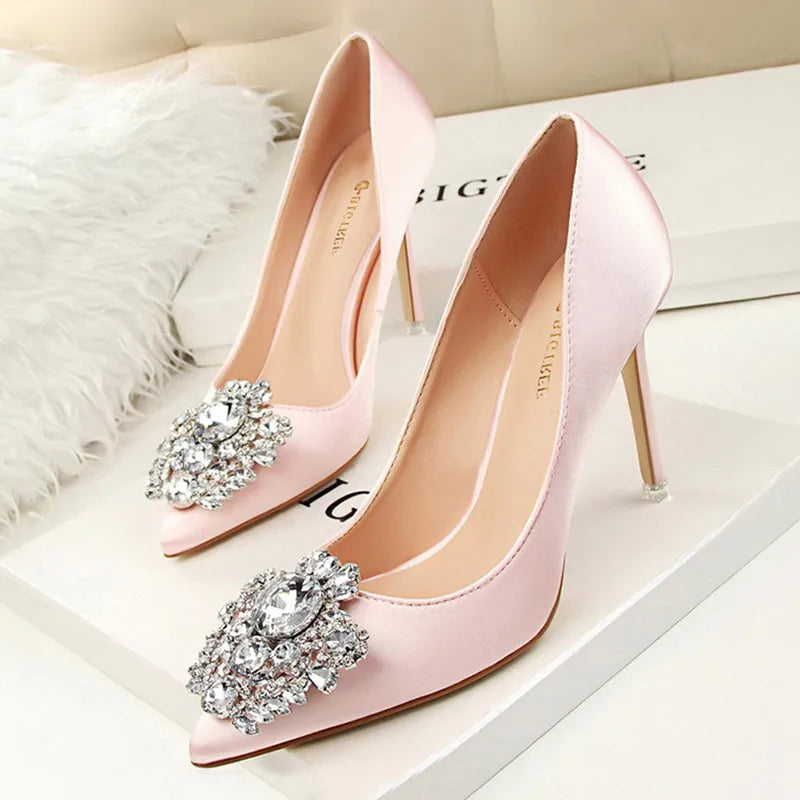 Polished Heels with an Effortless Classic Look