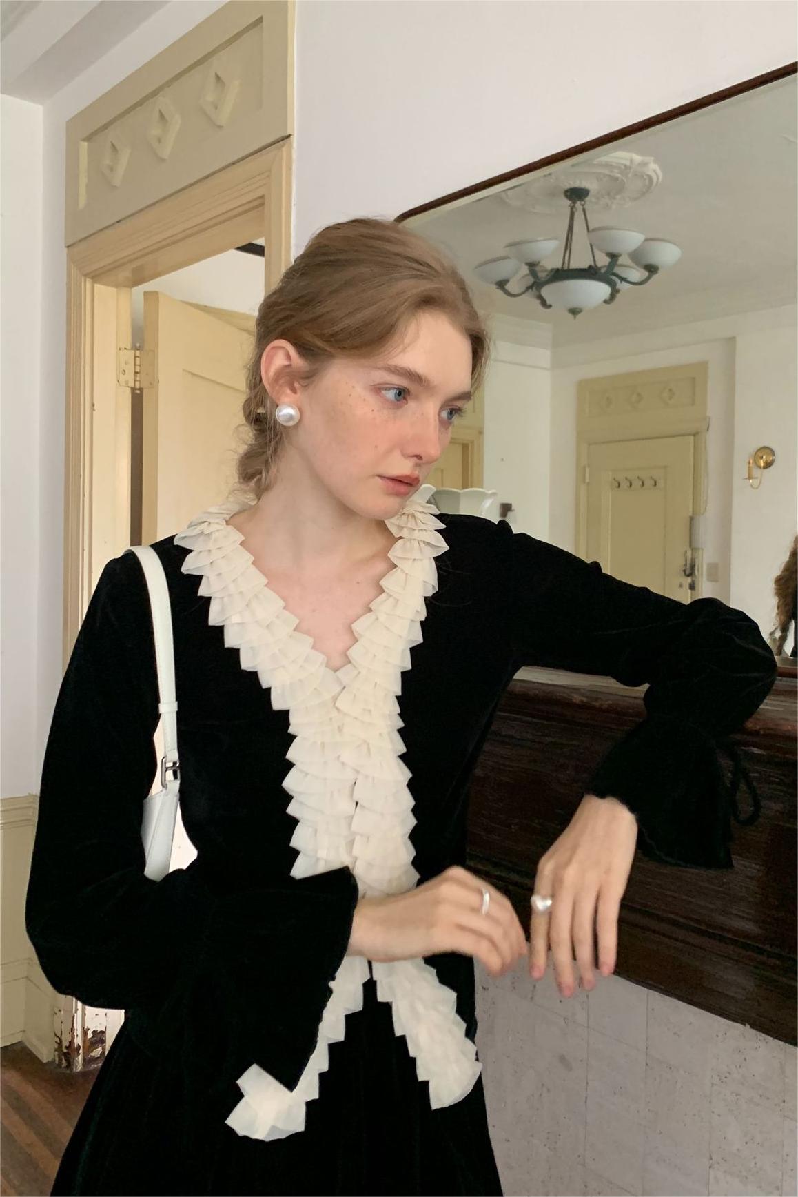 Effortlessly Elegant Top with a Timeless Design