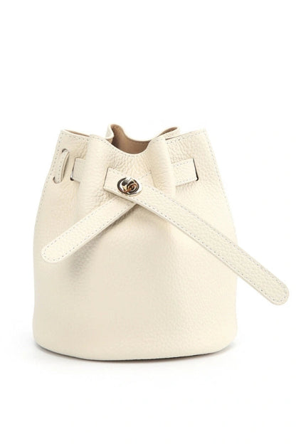 Polished Bag with an Effortless Classic Look