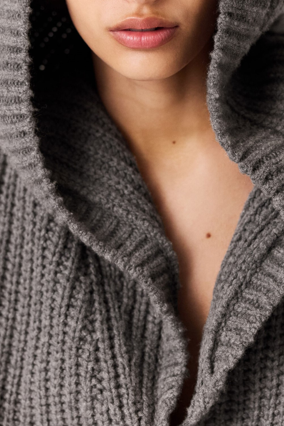 Effortlessly Elegant Cardigan with a Timeless Design