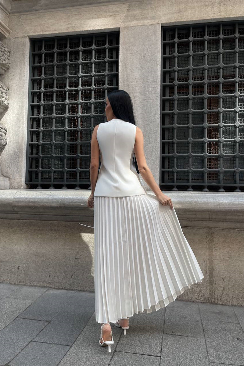 Beautifully Finished Garment in a Timeless Design