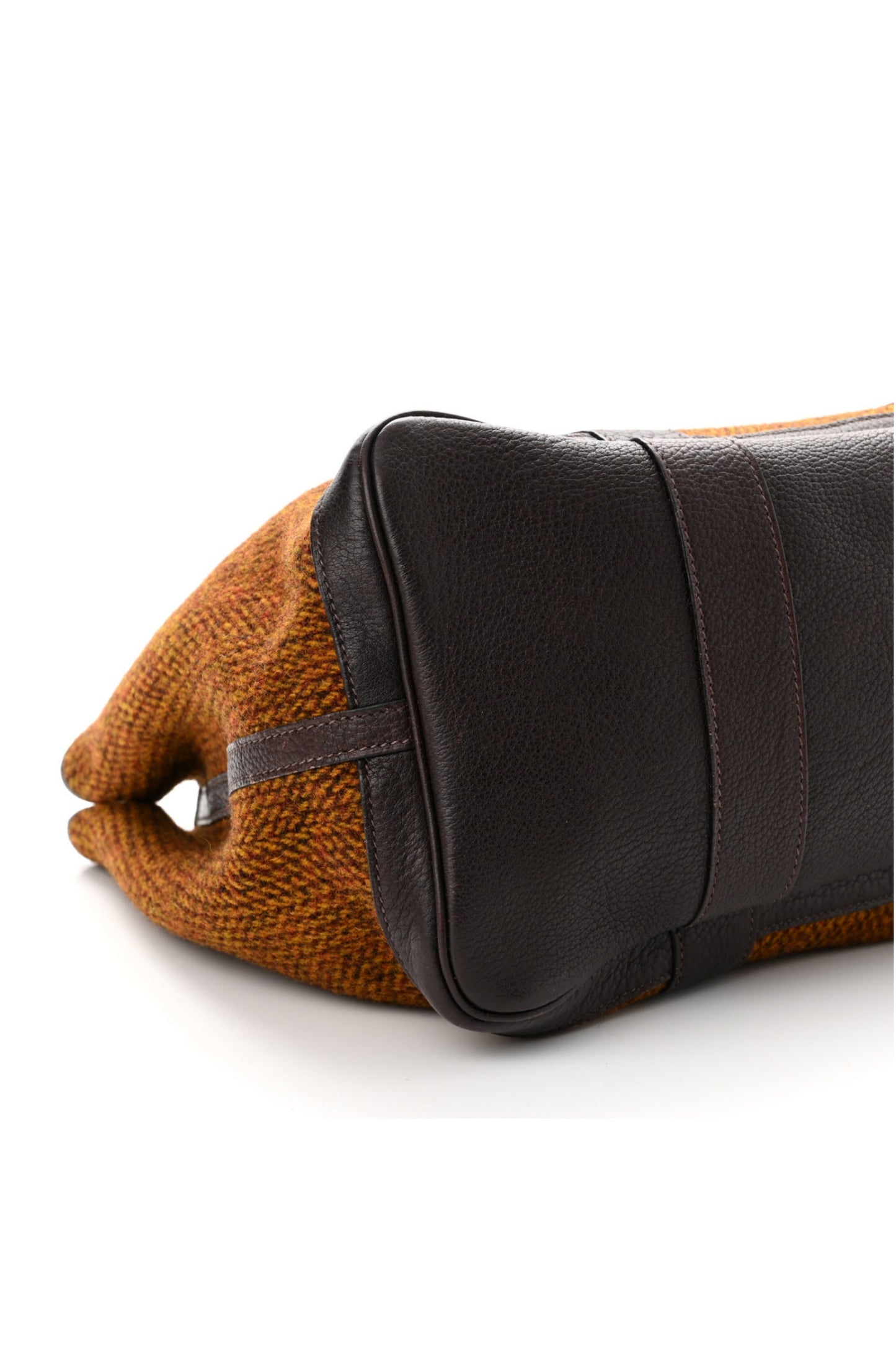 Well Tailored Bag with a Graceful Silhouette