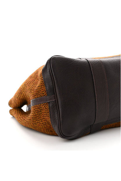 Well Tailored Bag with a Graceful Silhouette