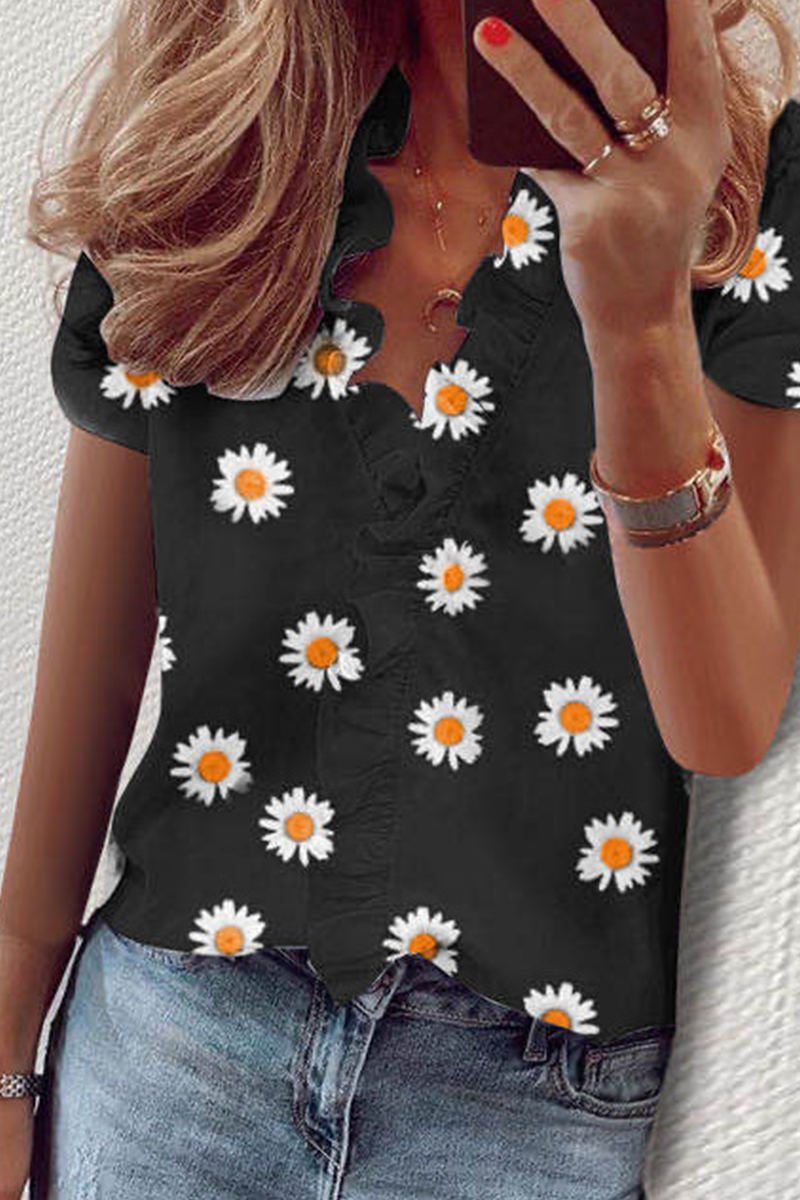 Sophisticated Blouse with a Clean Classic Look