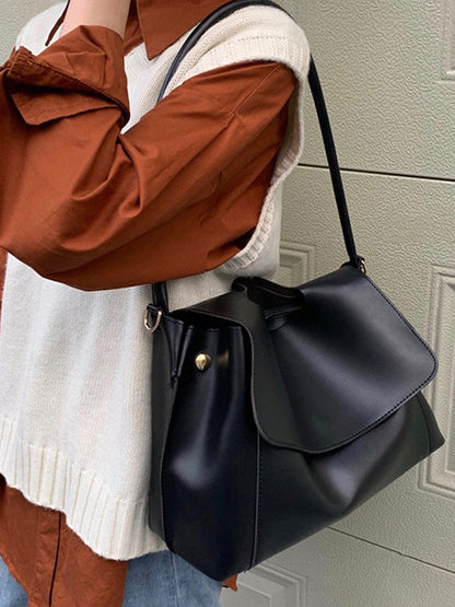 Well Tailored Bag with a Graceful Silhouette
