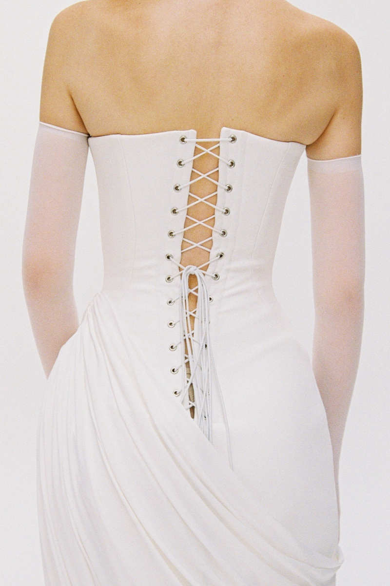 Beautifully Finished Dress in a Timeless Design