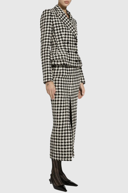 Effortlessly Elegant Jacket with a Timeless Design