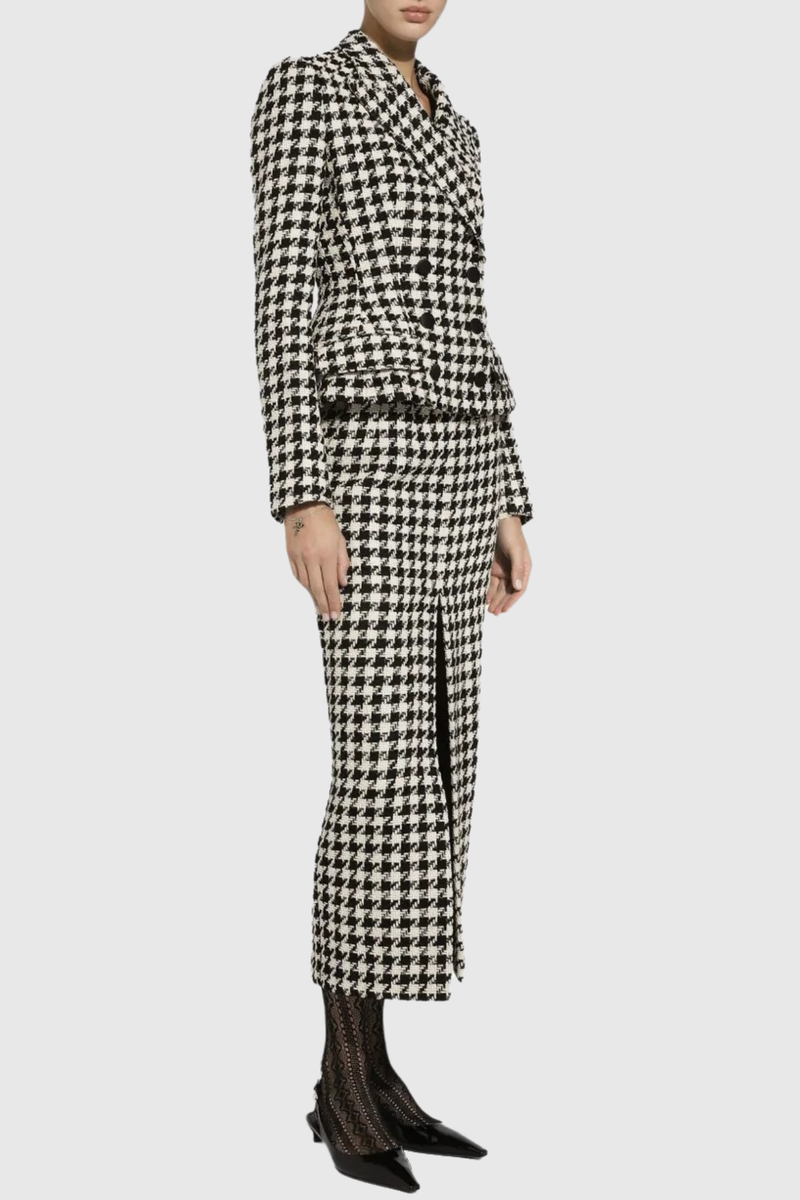 Effortlessly Elegant Jacket with a Timeless Design