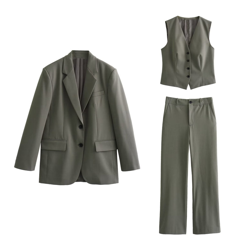 Elegantly Styled Pants for Everyday Wear