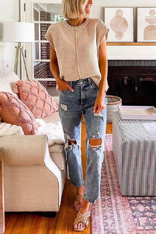 Well Tailored Sweater with a Graceful Silhouette