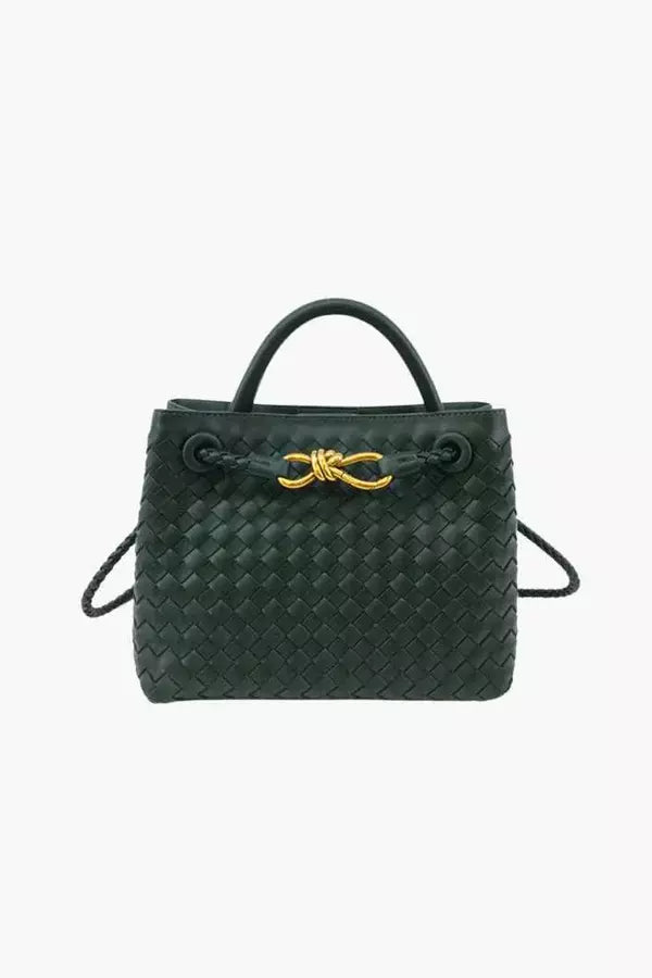 Gracefully Styled Bag for Any Occasion