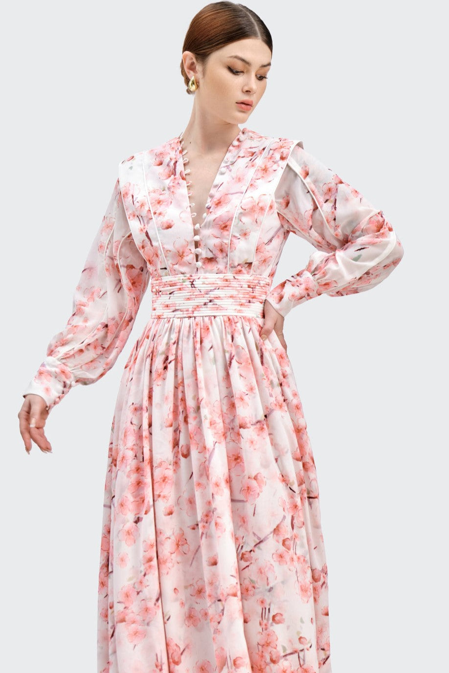 Well Tailored Dress with a Graceful Silhouette