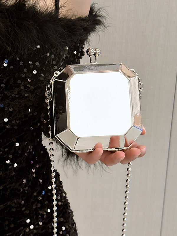 Well Tailored Bag with a Graceful Silhouette