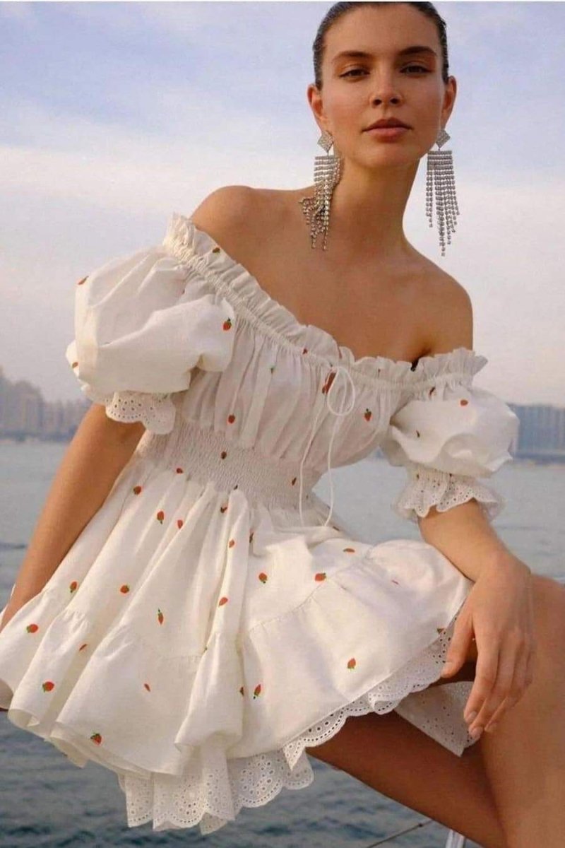 Beautifully Finished Dress in a Timeless Design