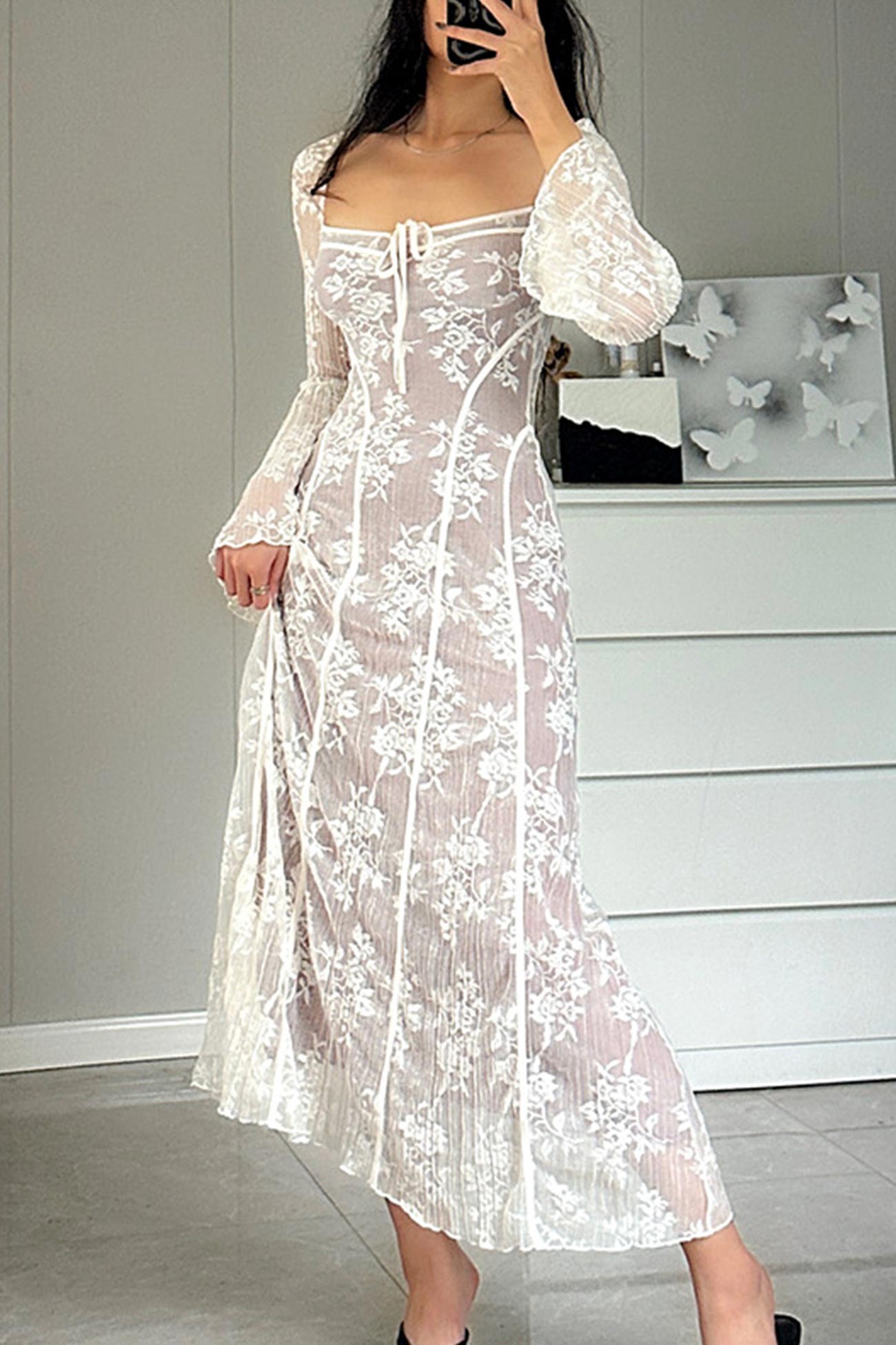 Effortlessly Elegant Dress with a Timeless Design