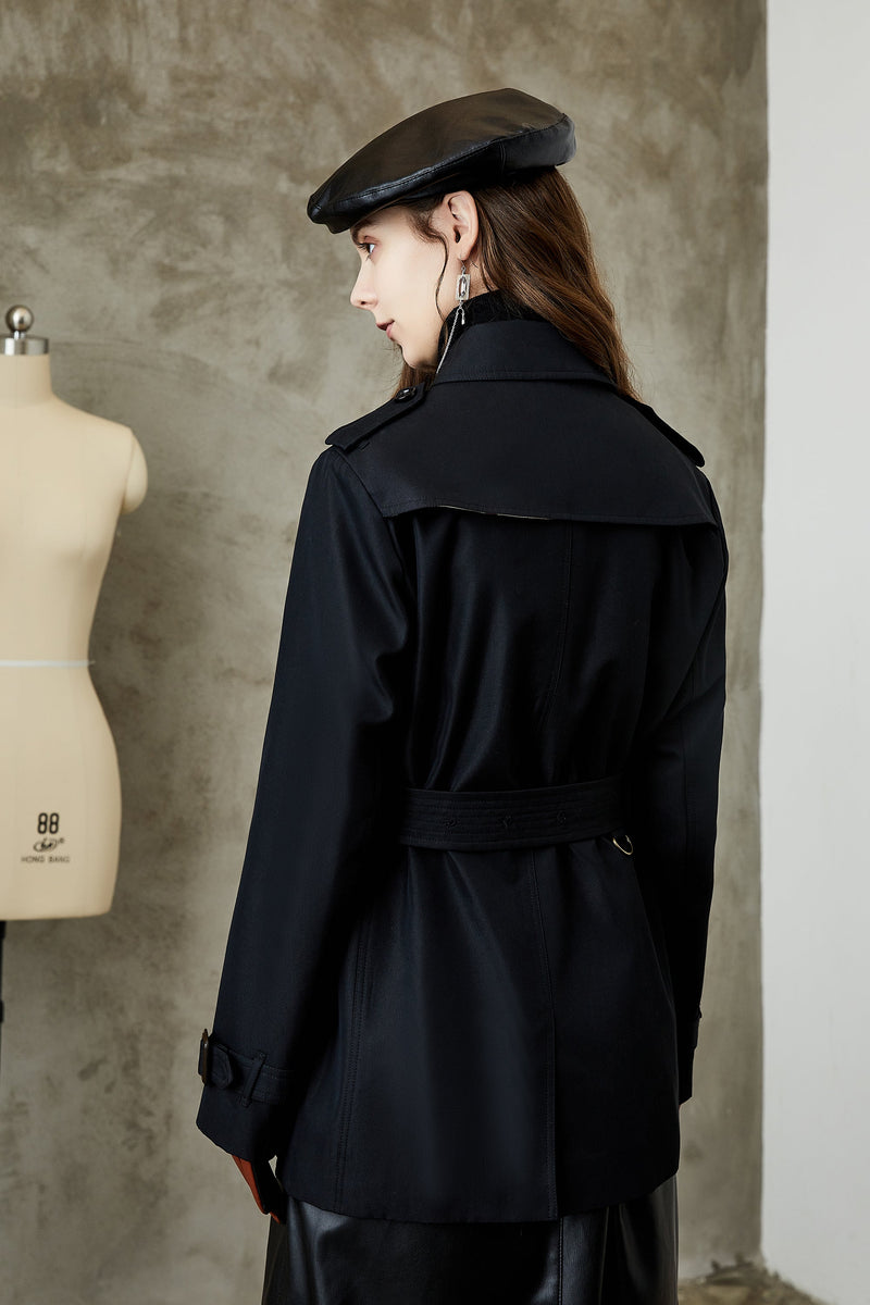 Well Tailored Coat with a Graceful Silhouette