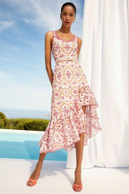 Beautifully Finished Dress in a Timeless Design