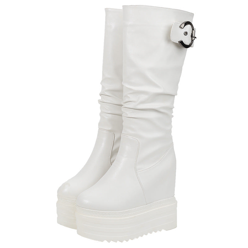 Effortlessly Elegant Boots with a Timeless Design