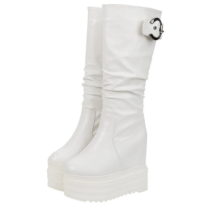 Effortlessly Elegant Boots with a Timeless Design