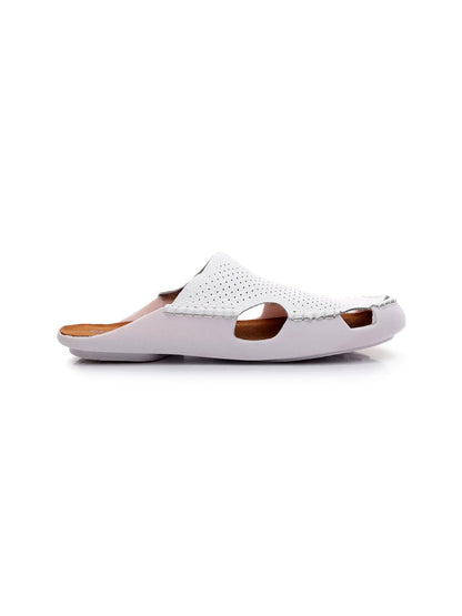 Sophisticated Garment with a Clean Classic Look