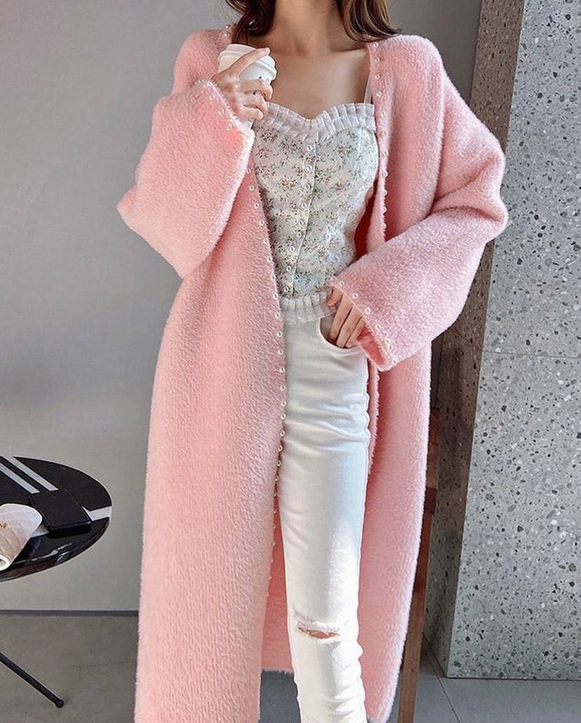 Well Tailored Cardigan with a Graceful Silhouette