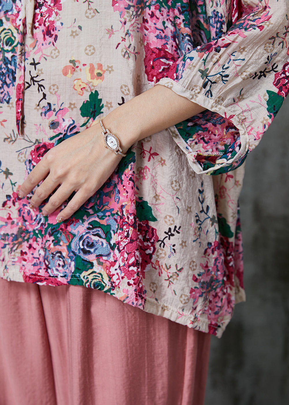 Well Tailored Blouse with a Graceful Silhouette