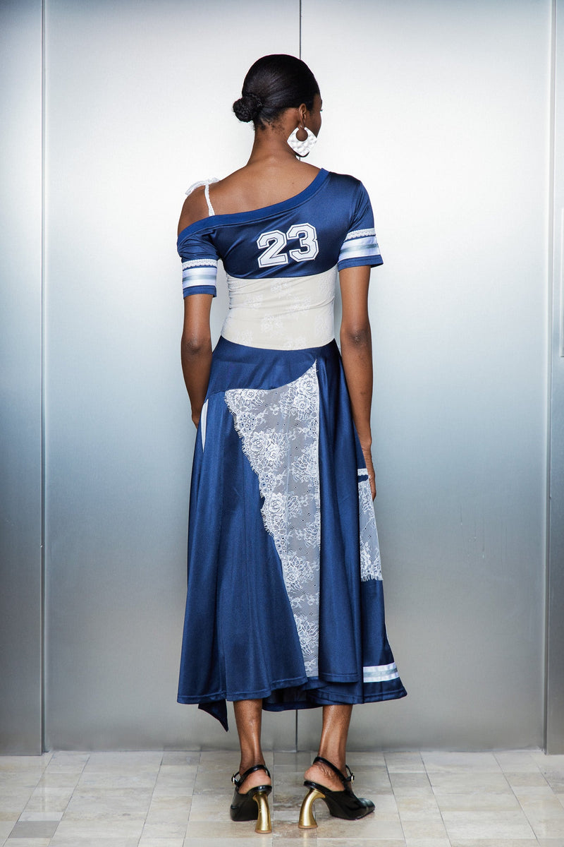 Beautifully Finished Dress in a Timeless Design