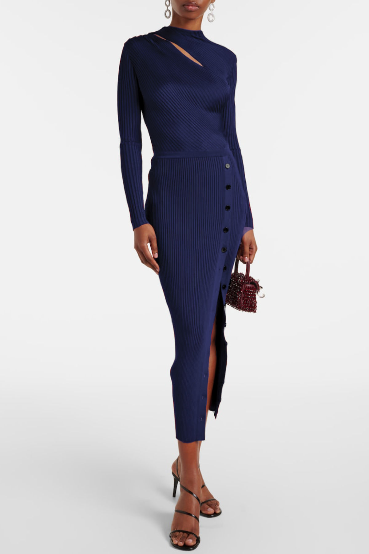 Well Tailored Dress with a Graceful Silhouette