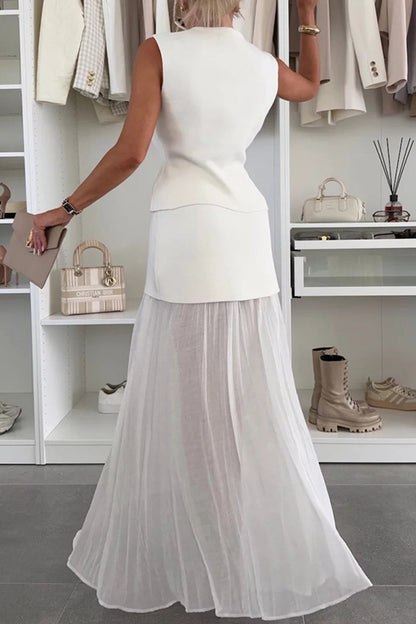 Well Tailored Top with a Graceful Silhouette