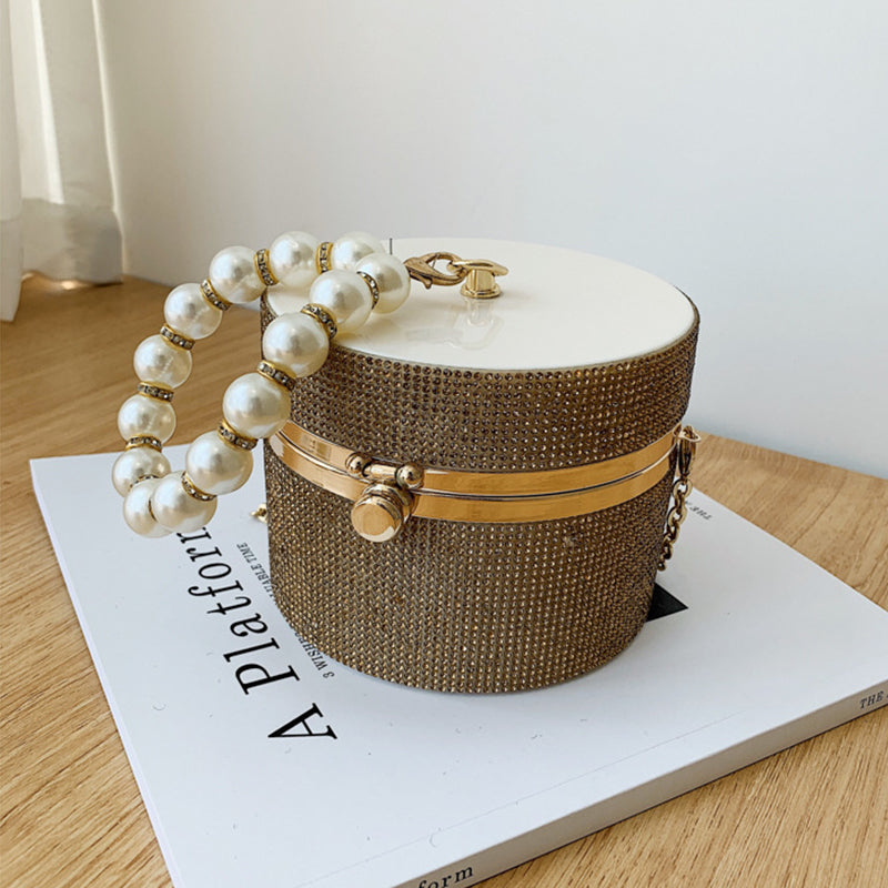 Well Tailored Bag with a Graceful Silhouette