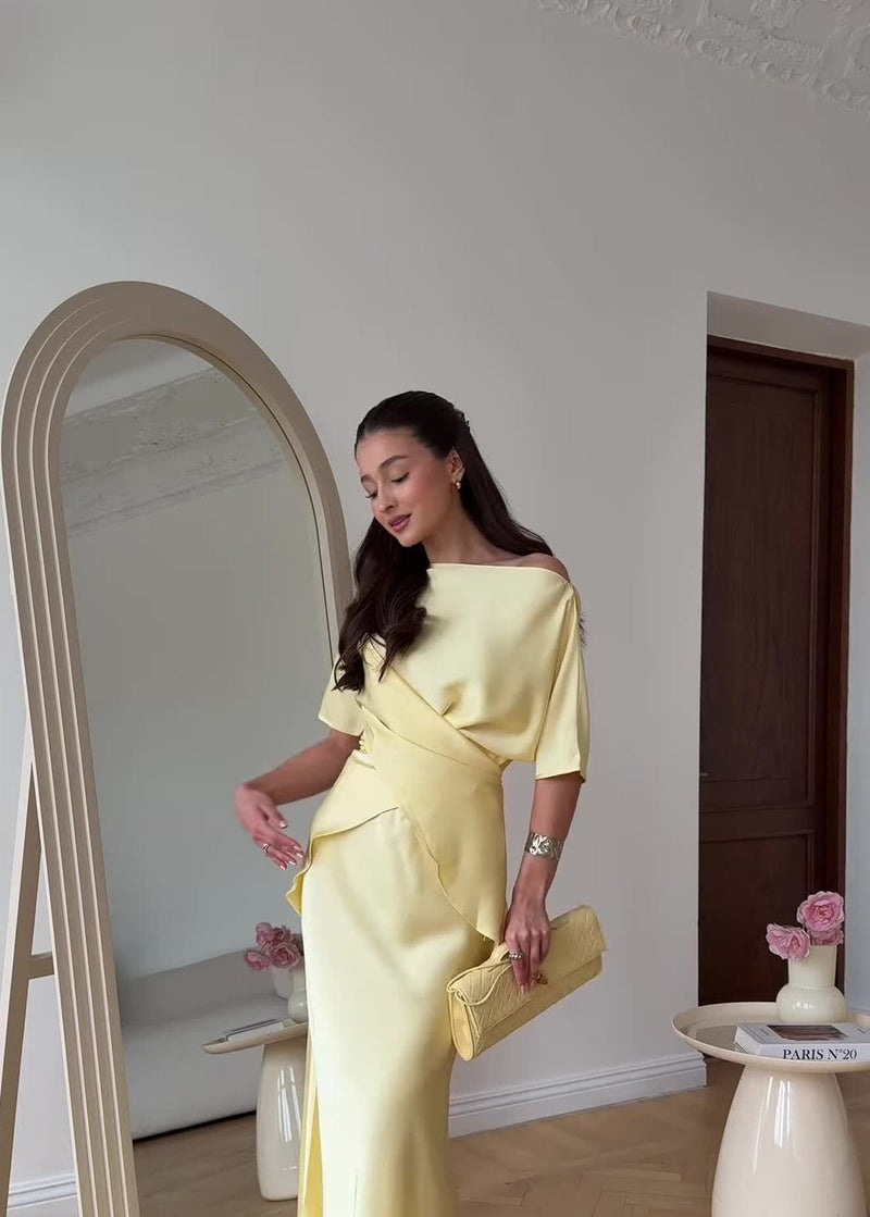 Beautifully Crafted Blouse in a Classic Style