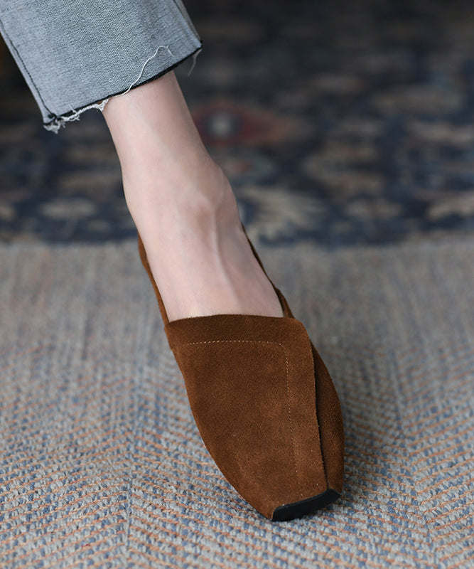 Effortlessly Elegant Shoes with a Timeless Design