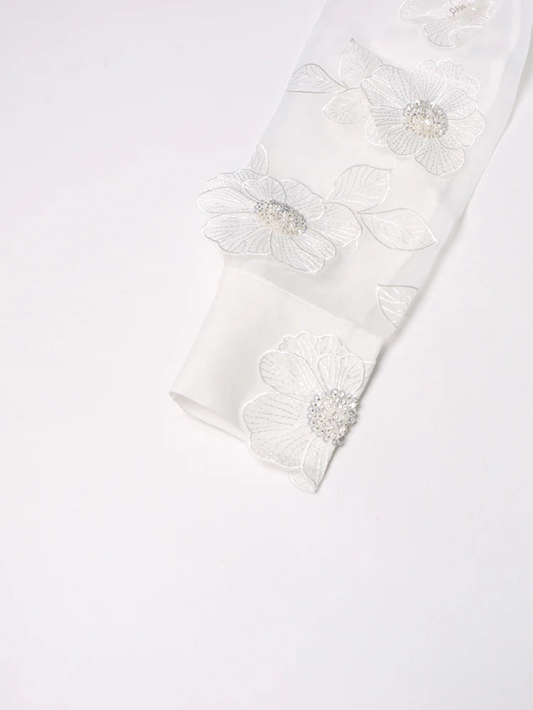 Effortlessly Elegant Blouse with a Timeless Design