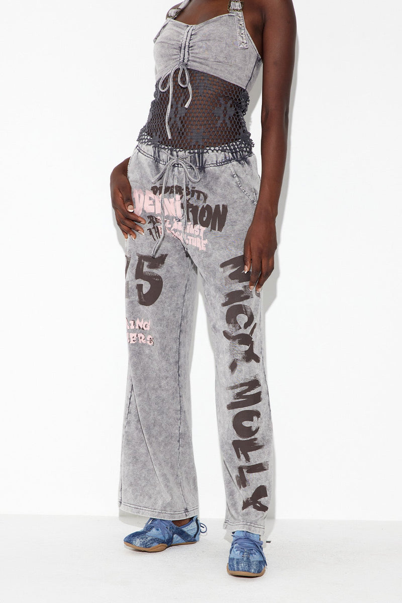 Well Tailored Pants with a Graceful Silhouette