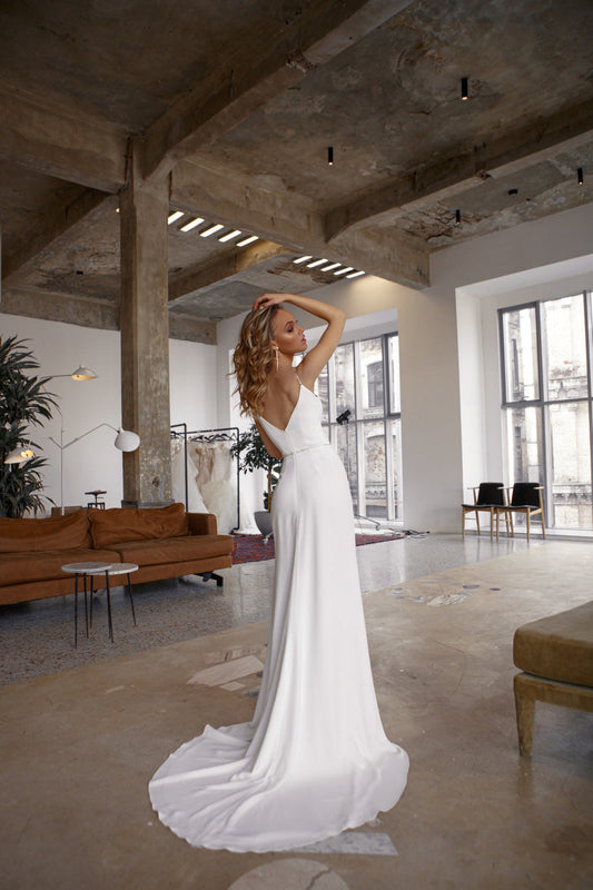 Effortlessly Elegant Dress with a Timeless Design