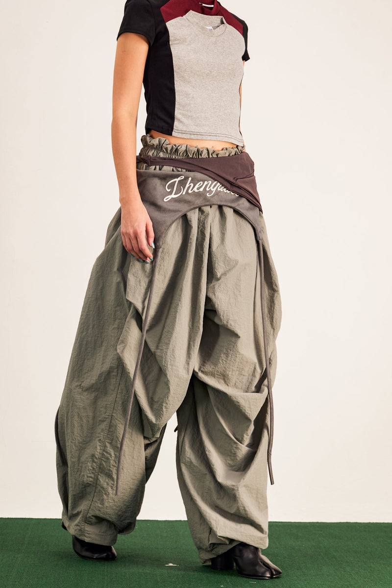 Effortlessly Elegant Pants with a Timeless Design