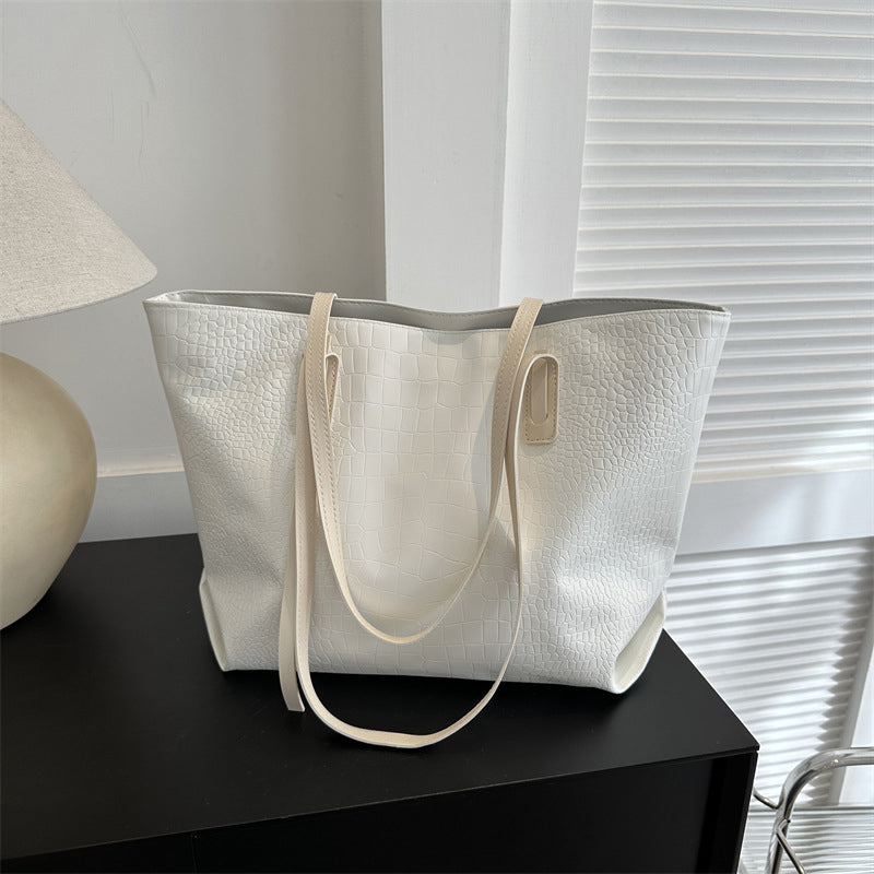 Sophisticated Bag with a Clean Classic Look